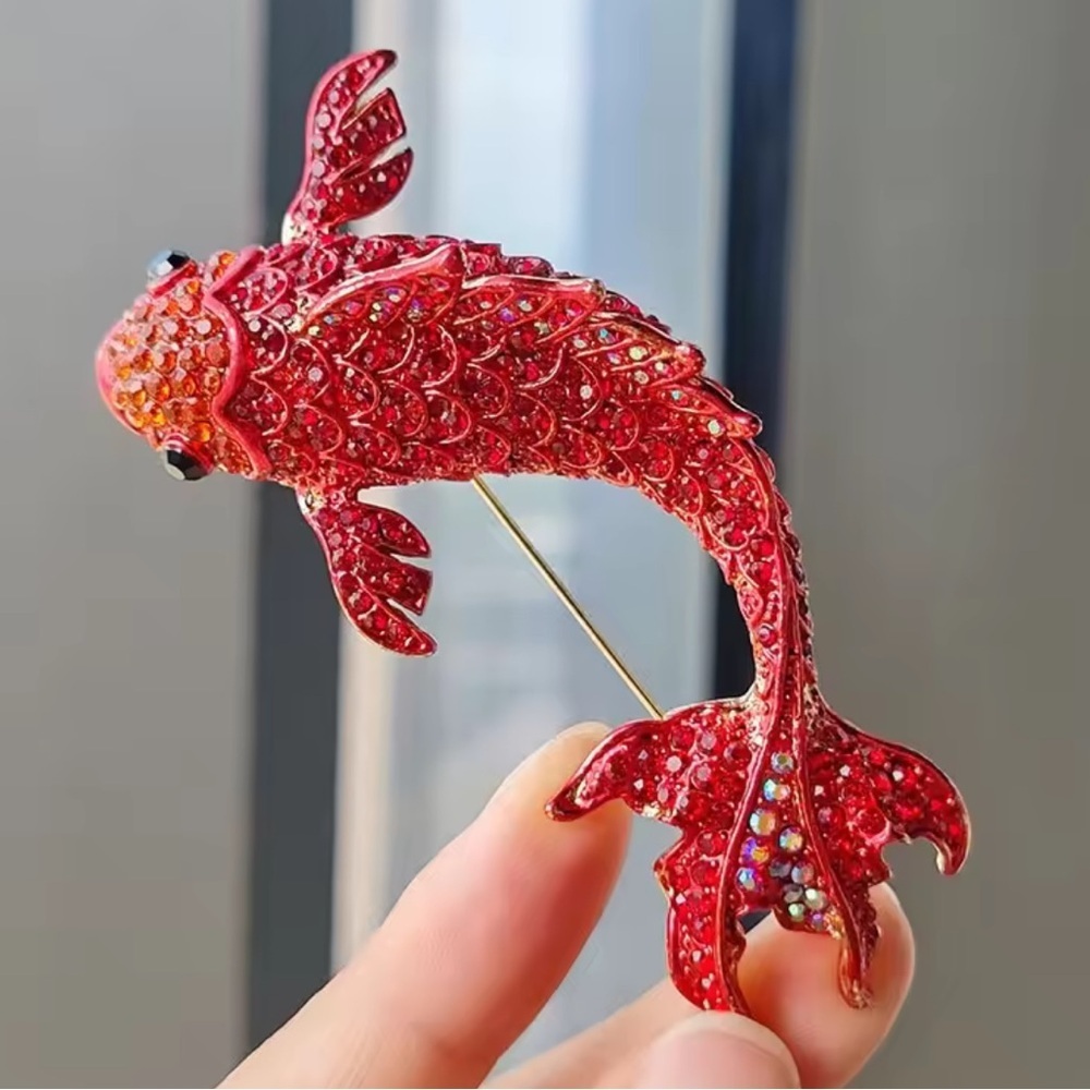 New! Red Crystal Fish Brooch – Sparkling Statement Pin, Luxury Animal - Picture 2 of 6